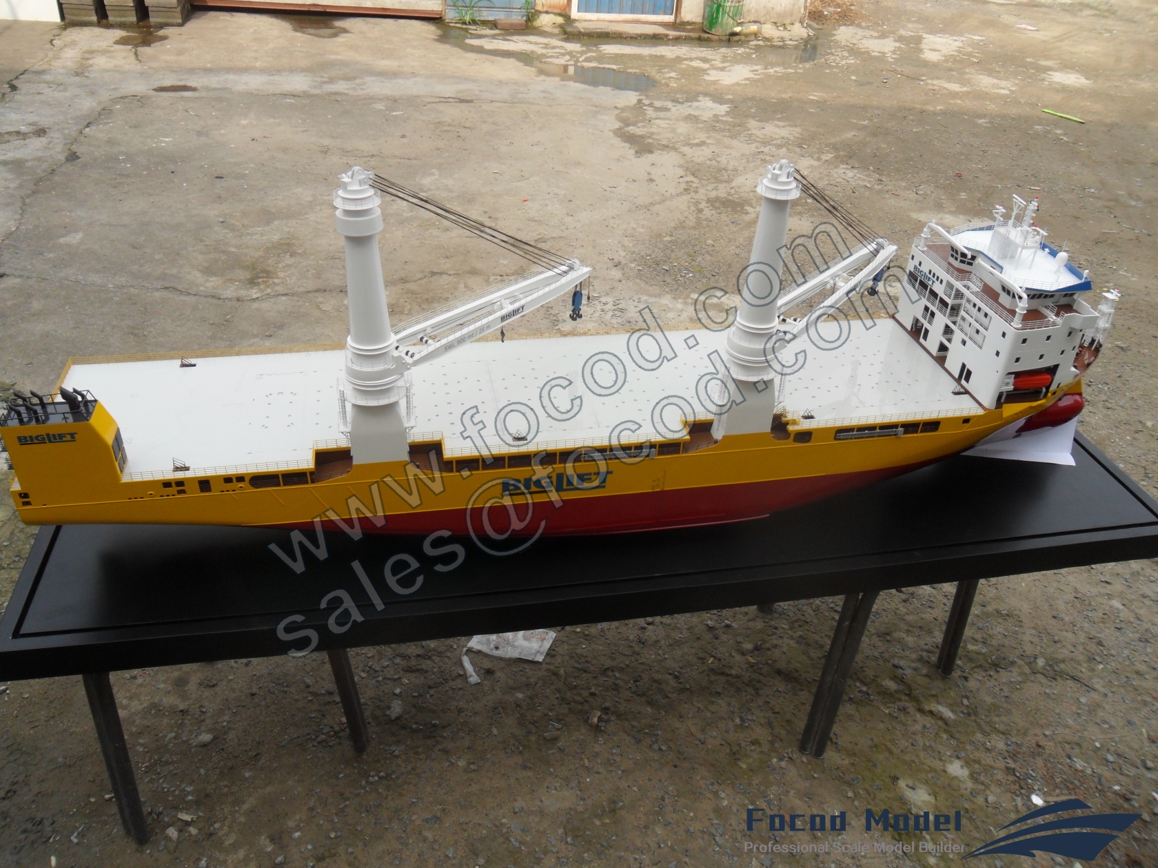 customized model of 155m heavy lift cargo ship Happy Star